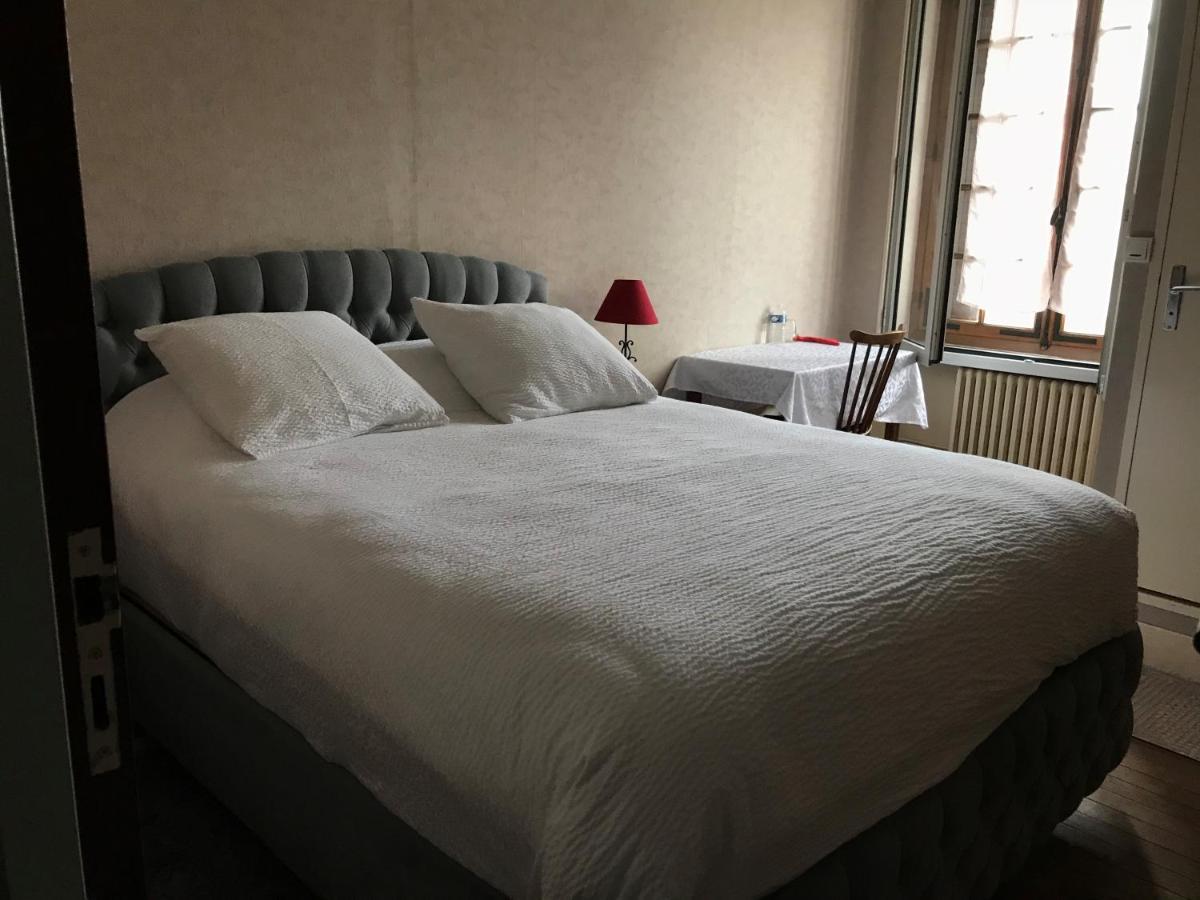 Logis Le Cheval Blanc Hotel Saint-Just  Exterior photo
